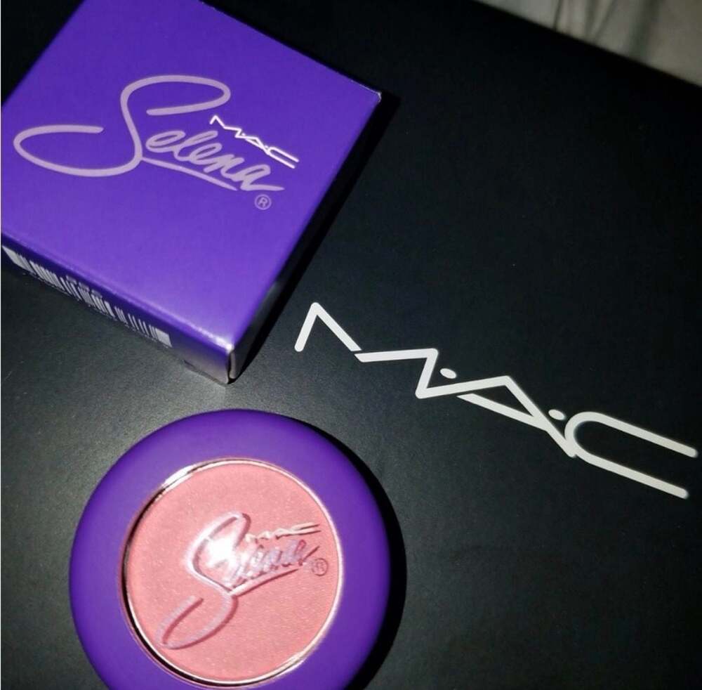MAC Cosmetics Selena Collection Eyeshadow in Fotos Y Recuerdos